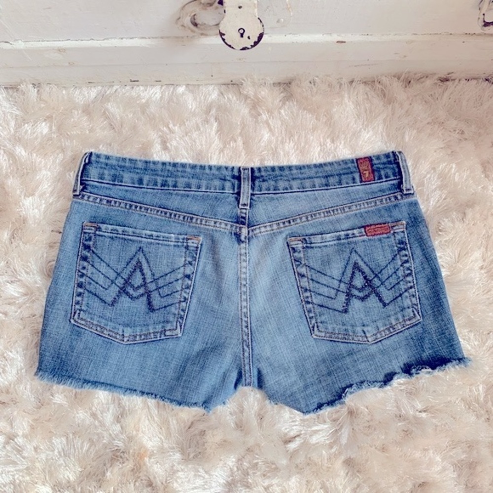 7 for all Mankind A pocket Embellished Denim Jean Shorts​ Women’s size 29​​ - Picture 7 of 7
